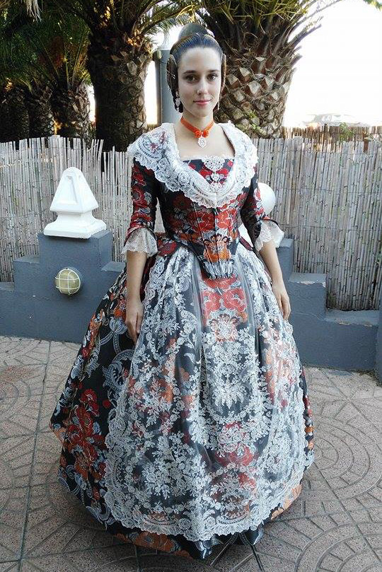 Traje de fallera estilo Capote